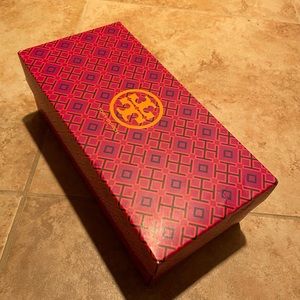 Tory Burch black patent leather flats, brand new, size 9